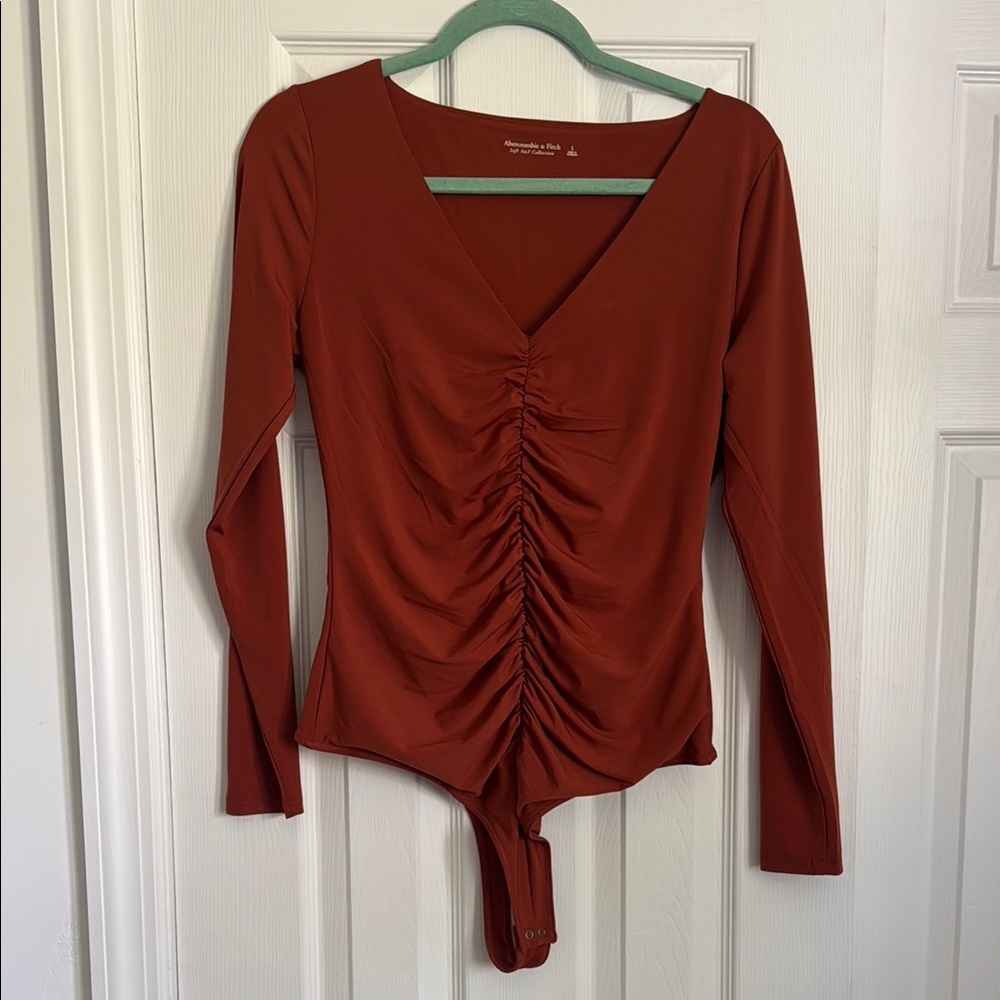 NWOT Abercrombie Rust V-Neck Ruched Bodysuit